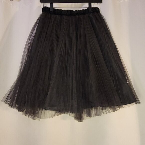 NWT White House Black Market Pleated Tulle and Velvet Mini Skirt XS - Picture 2 of 6